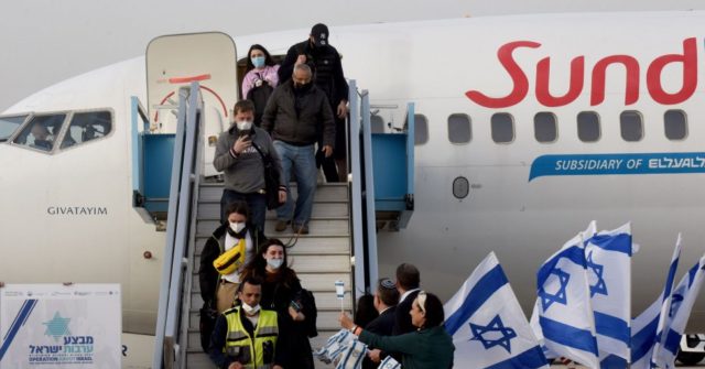 First Wave of Ukrainians Land in Israel, Granted Refugee Status