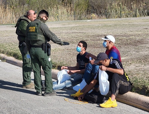 Border Patrol agents in Eagle Pass, Texas, apprehend two Cuban and one Venezuelan migrants. (Bob Price/Breitbart Texas)