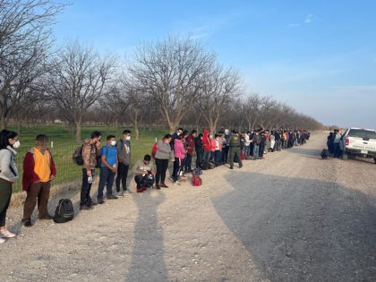 Eagle Pass Station agents apprehend a group of 165 migrants who illegally crossed into Tex