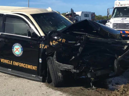 Florida State Trooper vehicle totaled. (Screenshot/Facebook/Shane Battis TV)