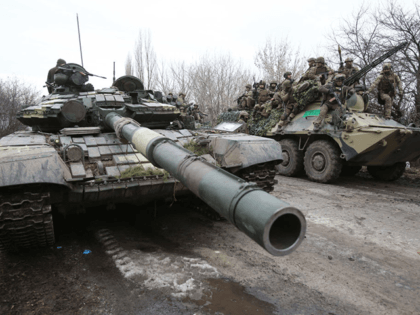 Ukrainian servicemen get ready to repel an attack in Ukraine's Lugansk region on February