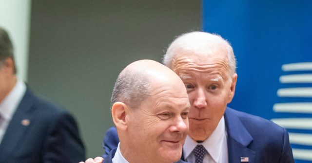 Biden, Scholz in Private White House Huddle to Address Ukraine