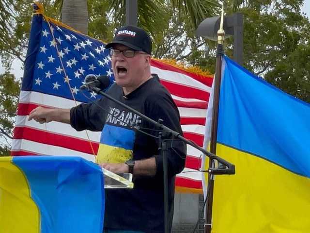 Orlando Gutiérrez-Boronat speaks at an event in favor of Ukraine in Miami, Florida, March 6, 2022.