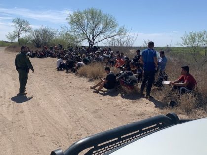 Del Rio Sector Border Patrol agents apprehended a large group of 187 migrants. (U.S. Border Patrol/Eagle Pass Station)