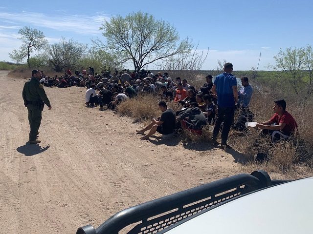 Del Rio Sector Border Patrol agents apprehended a large group of 187 migrants. (U.S. Borde