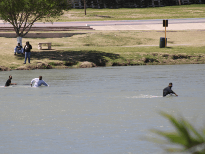 Migrants cross Rio Grande
