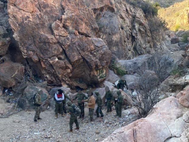 Van Horn Station agents apprehend a group of migrants attempting to avoid in West Texas. (