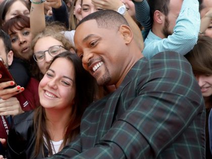 Will Smith and young women (Tristan Fewings/Getty Images for Paramount Pictures)
