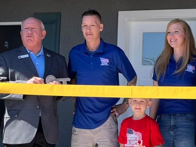 Wounded Vet Given Key to Specially Adapted House (Screenshot/Dan Morgan/Facebook)