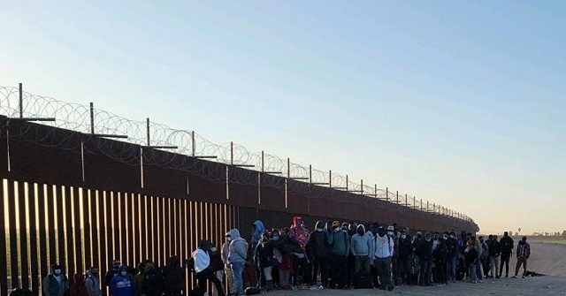 100 Migrants from 10 Countries Apprehended in Single Arizona Border Crossing - Vimarsana News