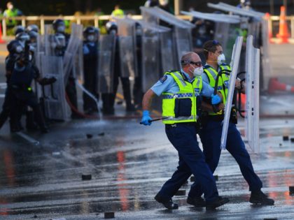 Pics — New Zealand: Bricks, ‘Explosives’ Fly as Police Attack Anti-Mandate Protest with Water Cannons