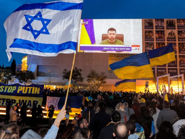 TOPSHOT - Demonstrators gather in Israel's Mediterranean coastal city of Tel Aviv on March 20, 2022 to attend a televised video address by Ukraine's President Volodymyr Zelensky. (Photo by JACK GUEZ / AFP) (Photo by JACK GUEZ/AFP via Getty Images)