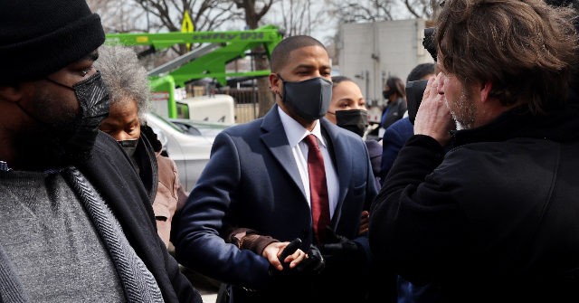 Video: Jussie Smollett Bodyguard Shoves Reporter to the Ground Ahead of ...