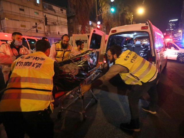 EDITORS NOTE: Graphic content / Members of Israel's emergency services evacuate a body from the scene of a shooting attack on March 29, 2022 in Bnei Brak. - Five people were killed in gun attacks Tuesday near the Israeli coastal city of Tel Aviv, emergency responders said, in the third …