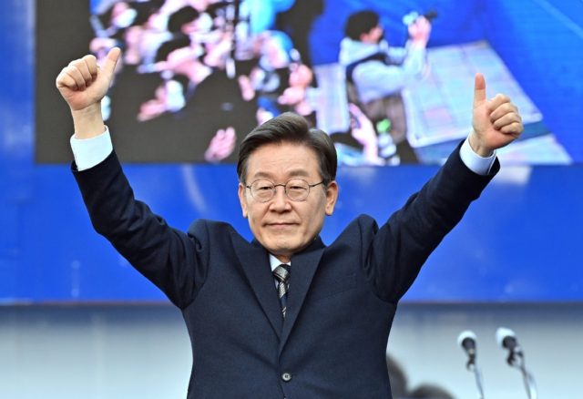 Former prosecutor Yoon Suk-yeol and maverick ex-governor Lee Jae-myung (pictured) are in a