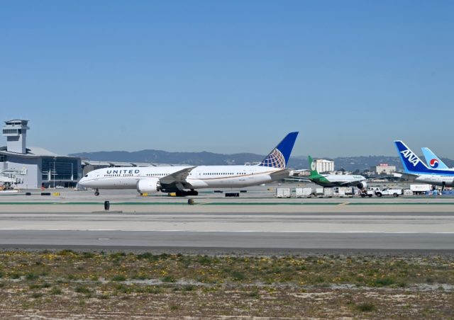 United Airlines will allow employees who were not vaccinated against Covid-19 but received
