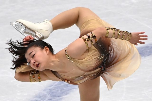 Kaori Sakamoto skating into the lead