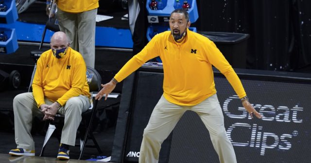 Michigan�s Juwan Howard returns, has meetings with players
