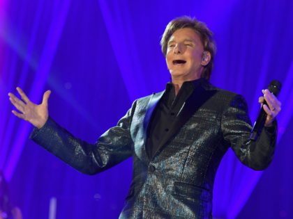 PHOENIX, AZ - MARCH 23: Barry Manilow performs onstage during Celebrity Fight Night XXV on March 23, 2019 in Phoenix, Arizona. (Photo by Amy Sussman/Getty Images for Celebrity Fight Night)