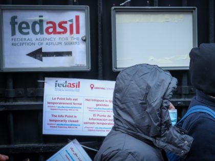 Illustration shows refugees waiting outside, in the cold, at the entry to the 'Klein Kasteeltje - Petit Chateau' (Little Castle) Fedasil registration center for asylum seekers in Brussels, Tuesday 07 December 2021. Various humanitarian organizations denounce the fact that people are sleeping in the streets. Due to a lack of …