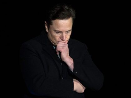 Elon Musk pauses and looks down as he speaks during a press conference at SpaceX's Starbase facility near Boca Chica Village in South Texas on February 10, 2022. - Billionaire entrepreneur Elon Musk delivered an eagerly-awaited update on SpaceX's Starship, a prototype rocket the company is developing for crewed interplanetary …
