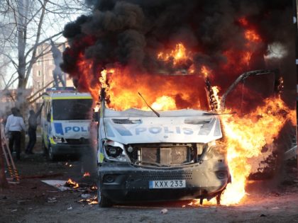 Police vans are on fire during a counter-protest in the park Sveaparken in Orebro, south-centre Sweden on April 15, 2022, where Danish far-right party Stram Kurs had permission for a square meeting on Good Friday. - Counter-protesters demonstrating against a rally by the anti-immigration and anti-Islamic Stram Kurs (Hard Line) …