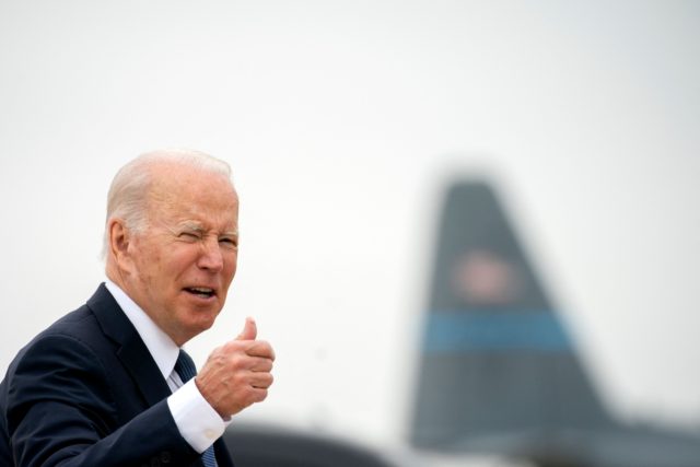 US President Joe Biden boards Air Force One at Delaware Air National Guard base in New Castle, Delaware, on April 25, 2022. (Photo by Stefani Reynolds / AFP) (Photo by STEFANI REYNOLDS/AFP via Getty Images)