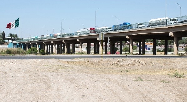 Commercial trucks back up along international bridge in Eagle Pass, Texas, as they await inspection by DPS troopers. (Randy Clark/Breitbart Texas)