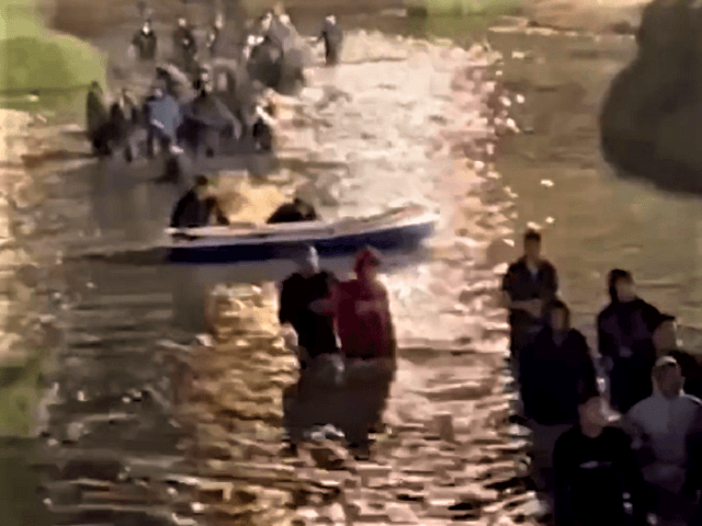 50 Migrants cross polluted New River from Mexico into California. (U.S. Border Patrol/El C