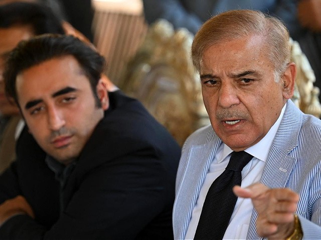 Pakistan's opposition leaders Shehbaz Sharif (R) and Bilawal Bhutto Zardari (L) speak during a press conference in Islamabad on April 4, 2022. - Pakistan's Supreme Court was hearing arguments on April 4 around Prime Minister Imran Khan's shock decision to call an early election, sidestepping a no-confidence vote that would have seen him booted from office. (Photo by Aamir QURESHI / AFP) (Photo by AAMIR QURESHI/AFP via Getty Images)