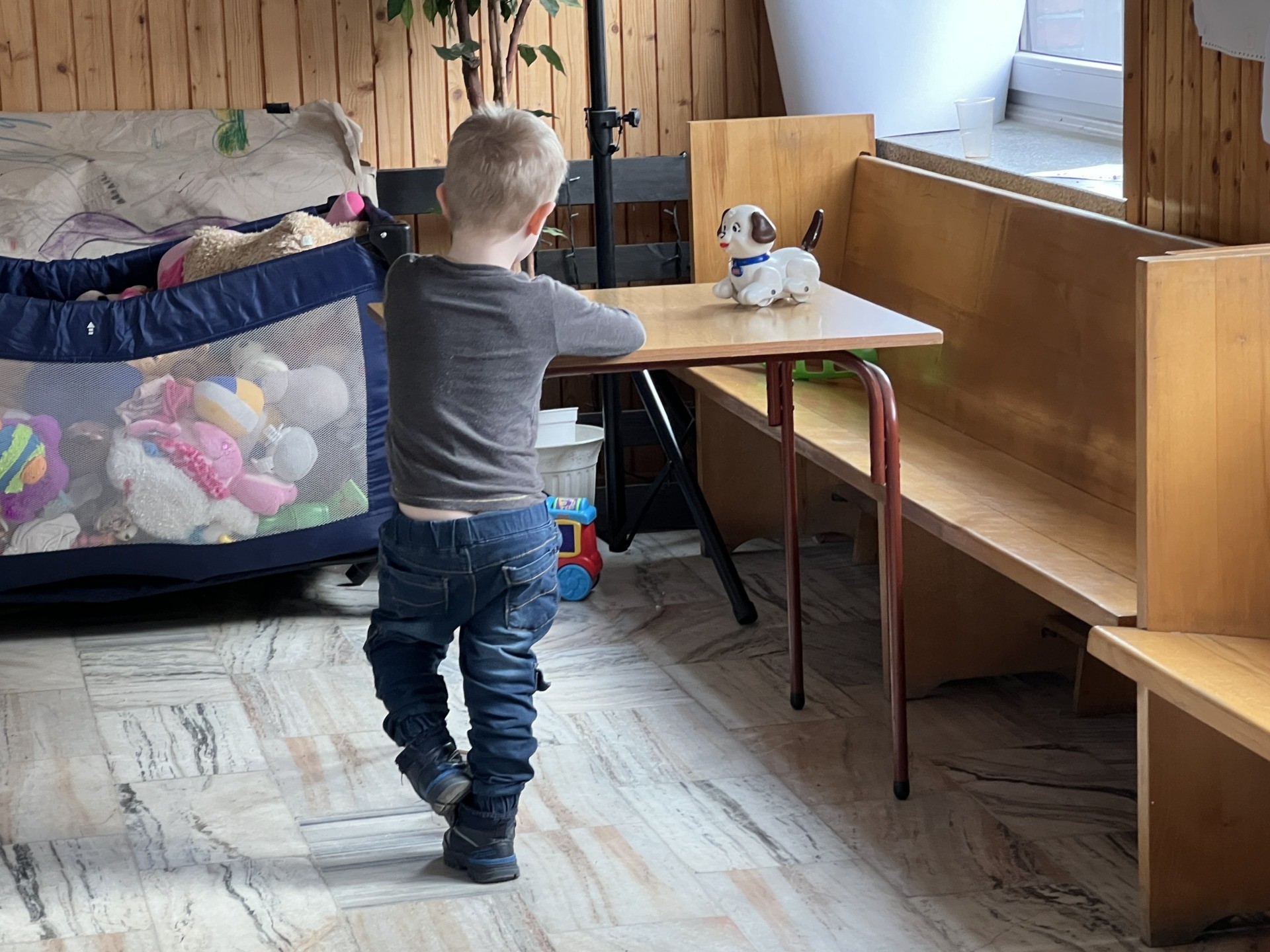 Ukrainian refugee boy playing (Kristina Wong/Breitbart News)