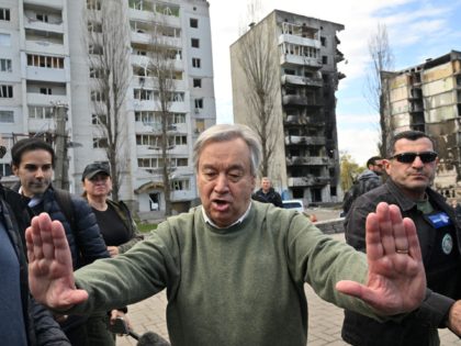 UN Secretary-General Antonio Guterres (C) gestures during his visit in Borodianka, outside Kyiv, on April 28, 2022. - UN Secretary-General Antonio Guterres on April 28 visited sites of alleged Russian war crimes in Ukraine, decrying war as "an absurdity in the 21st century" and urging Russia to cooperate with an …