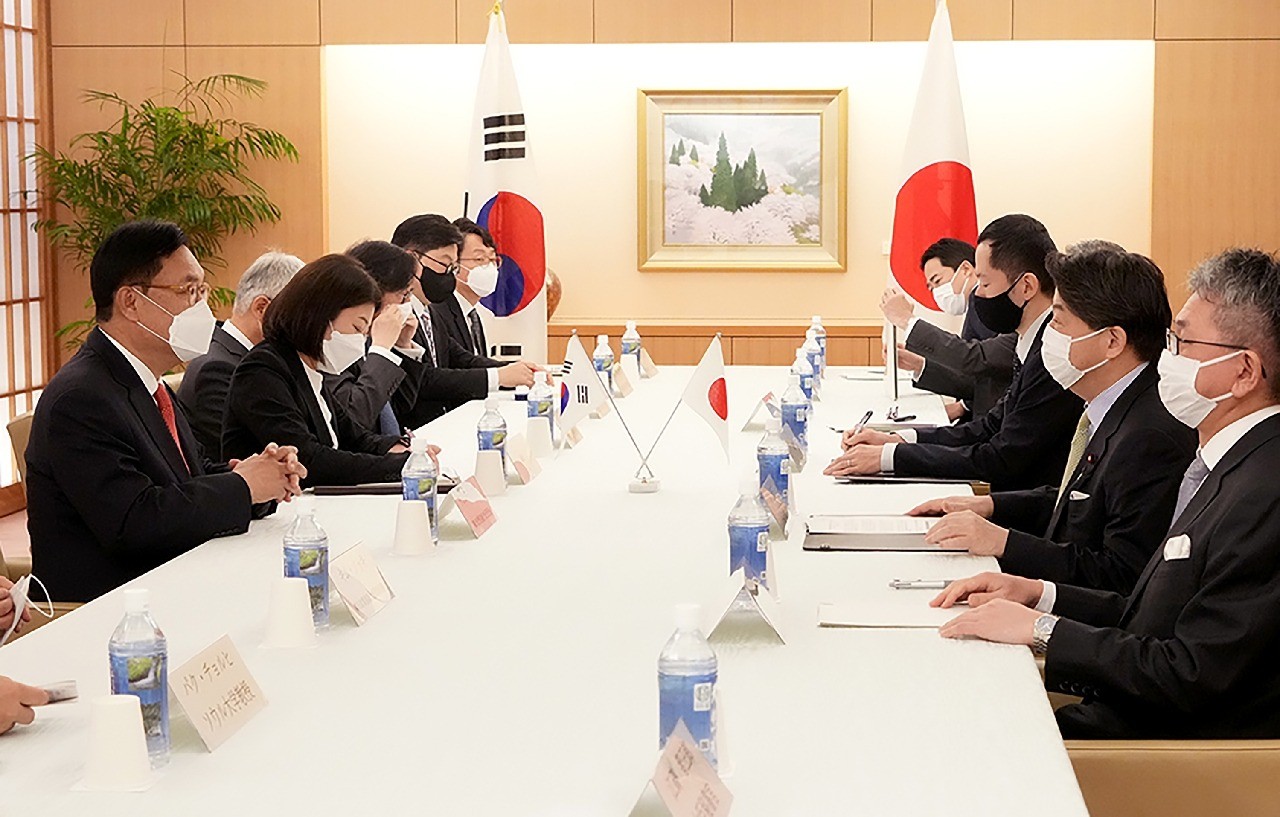 Meeting in japan. South Korea Foreign Ministry. Japan s.