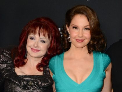 Naomi Judd, left, and Ashley Judd arrive at the LA premiere of "Olympus Has Fallen" at the ArcLight Theatre on Monday, March 18, 2013 in Los Angeles. (Photo by Jordan Strauss/Invision/AP)