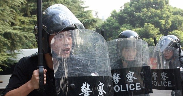 Coronavirus Lockdown in Shanghai Triggers Riot at MacBook Factory - Vimarsana News