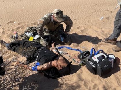 Welton Station Border Patrol agents provide emergency medical care to a migrant lost in the Arizona desert. (U.S. Border Patrol/Yuma Sector)