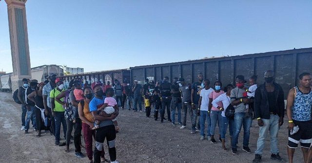 1200 Migrants Apprehended in Single Day in West Texas near Border