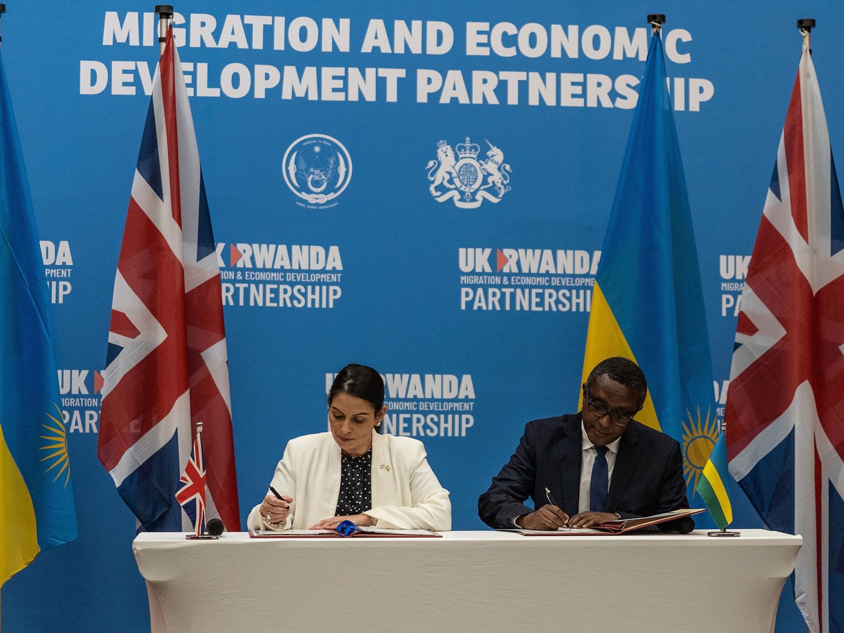 Surprise! First Flight of Migrants from UK to Rwanda Halted by Lawyers - Vimarsana News