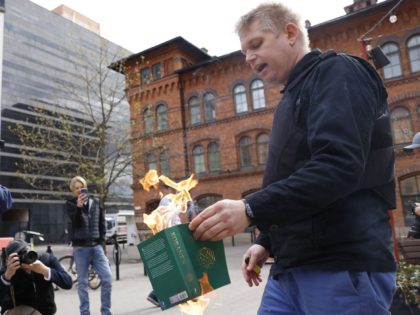 Leader of the anti-immigration and anti-Islam group Hard Line, Danish-Swedish right-wing extremist Rasmus Paludan burns a Koran at the Northern Railway Square (Norra Bantorget) in Stockholm, Sweden, on May 1, 2022. - A series of riots across Sweden sparked by plans to burn the Koran with dozens of arrests and …