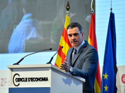 Spain's Prime Minister Pedro Sanchez delivers a speech during the Cercle d'Econo