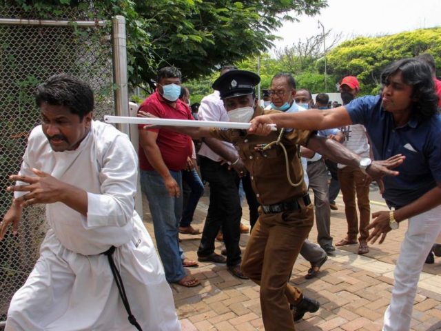 TOPSHOT - Demonstrators and government supporters clash outside the President's office in Colombo on May 9, 2022. - Sri Lanka Prime Minister Mahinda Rajapaksa resigned May 9, his spokesman said, shortly after violent clashes between his supporters and anti-government protesters left 78 people wounded. (Photo by AFP) (Photo by -/AFP via Getty Images)