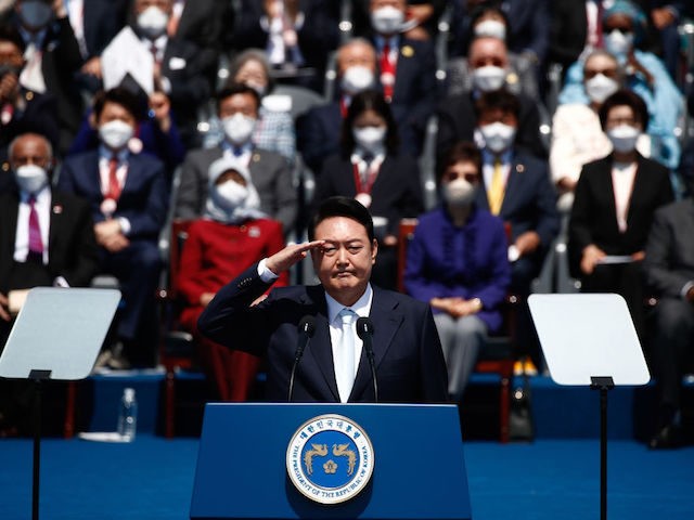 TOPSHOT - South Korea's new President Yoon Suk-yeol salutes during his inauguration in fro