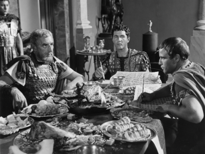 1953: Douglass Dumbrille, Douglass Watson and Marlon Brando plan their strategies in the aftermath of Caesar's murder, in an MGM production of William Shakespeare's 'Julius Caesar'. (Photo by Hulton Archive/Getty Images)