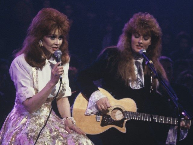 Naomi (left) and daughter Wynonna perform on stage as The Judds in 1989. (Photo by David R