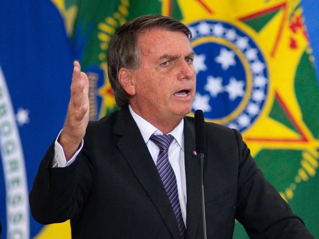 Brazilian President Jair Bolsonaro speaks at the farewell ceremony of former ministers in Brasilia, Brazil, on March 31, 2022.  The Bolsonaro administration replaces nine of the 23 ministers who resigned to run for the October elections.  (Photo courtesy of Andressa Anholete/Getty Images)