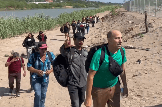 A large migrant group crosses the Rio Grande into Eagle Pass, Texas. (Fox News Video Screenshot)