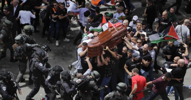 A clash broke out between Palestinian and Israeli police at the funeral of the murdered journalist.