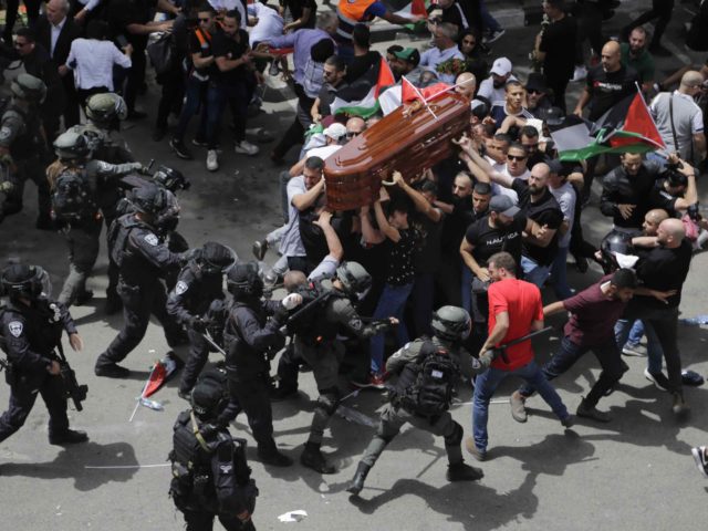 Shireen Abu Akleh processino (Maya Levin / Associated Press)