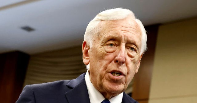 Fact Check: Steny Hoyer Claims, Without Evidence, that America Is at War with Russia