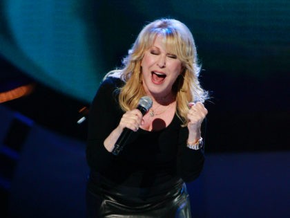 Bette Midler performs as surprise guest during the season finale of American Idol on Wedne